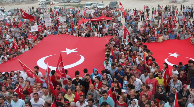 Ceyhan’da teröre lanet yürüyüşü