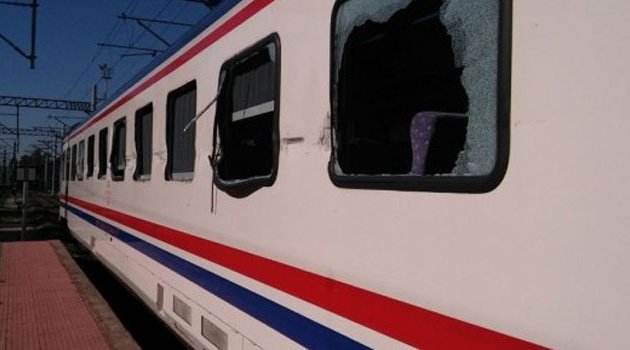 Ceyhan’da Tren Hemzemin Geçitte Tırla Çarpıştı: 13 Yaralı