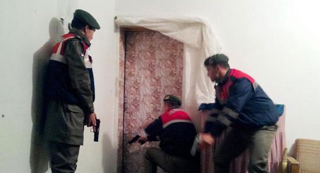 Cezaevi firarisi eşinin ihbarı ile yakalandı