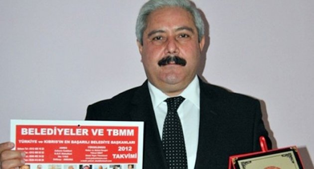 Cezaevinden çıkan eski başkan konvoyla evine döndü