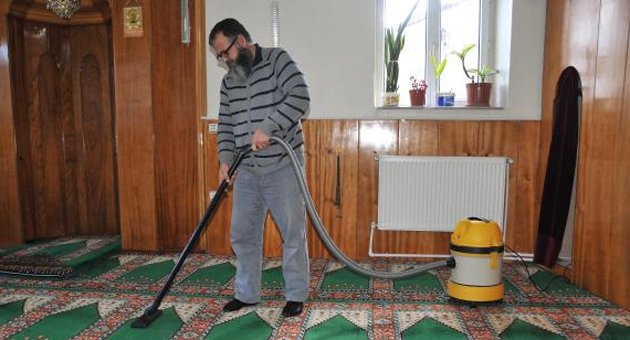 Cezasını tamamlamak için 4 ay cami temizleyecek