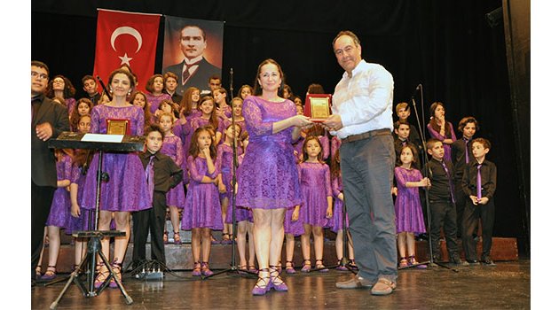 CHP Adana Milletvekili Zülfikar İnönü Tümer, ÇDSO’nun çocuk ve genç korolarının konserine katıldı