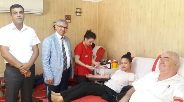 CHP İl Yöneticileri Kızılay’a kan bağışladı