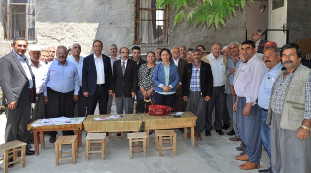 CHP’li adaylar Karaisalı’da sorun dinledi