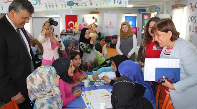 CHP’li Barut ve Türkmen Sarıçam mülteci kampı’nda