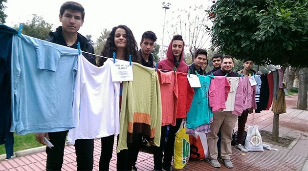 Chp’li Gençlerden Askıda Giysi