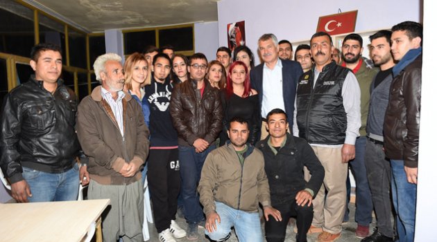 CHP’li gençlerden mahalleye kütüphane