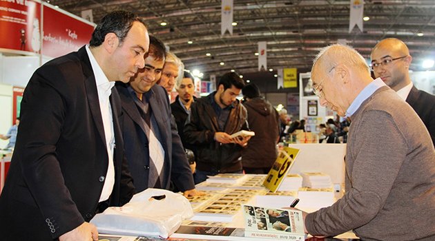 CHP’li Tümer Çukurova Kitap Fuarı’nda