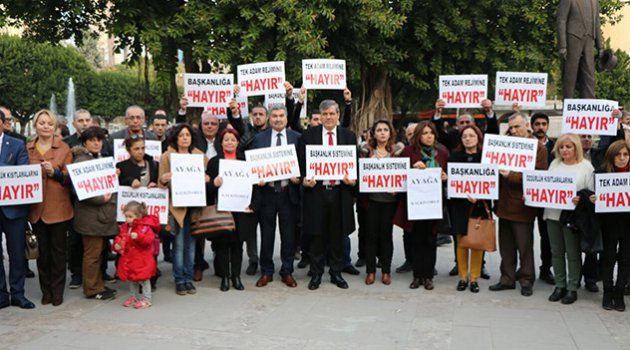 CHP’lilerden ‘Ayağa Kalkıyoruz’ eylemi