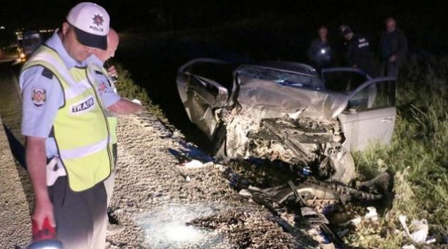 CHP seçim minibüsü ile otomobil çarpıştı: 1 ölü, 8 yaralı