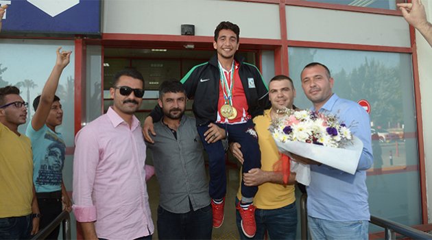 Çifte Şampiyona Coşkulu Karşılama