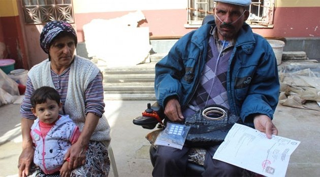 Ciğerini kucağında taşıyan adamın çaresizliği
