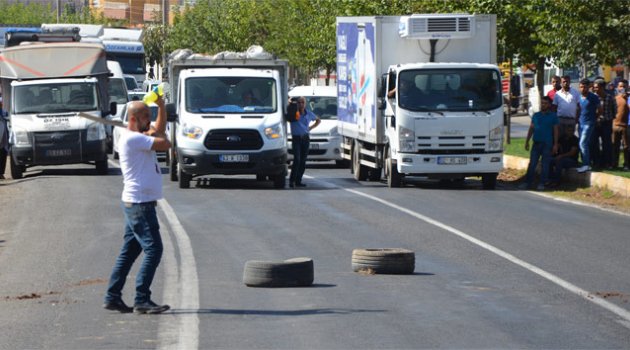 Cinnet getirdi, bıçağıyla yol kesti!