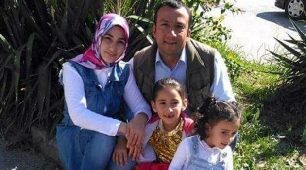 Cinnet getirdi bir kızını boğarak bir kızını bıçaklayarak öldürdü