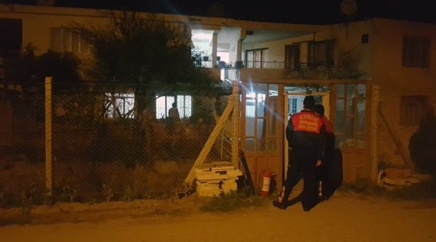 Cinnet getiren adam bebeğini rehin aldı!