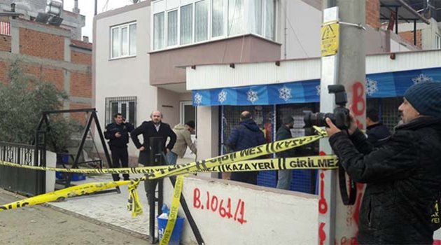 Cinnet getiren adam karısını ve kızını öldürdü