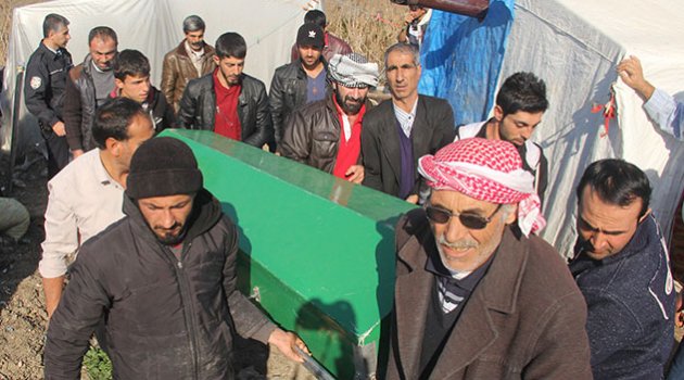 Çocuğunu göremeyen Suriyeli Kadın çadırda intihar etti