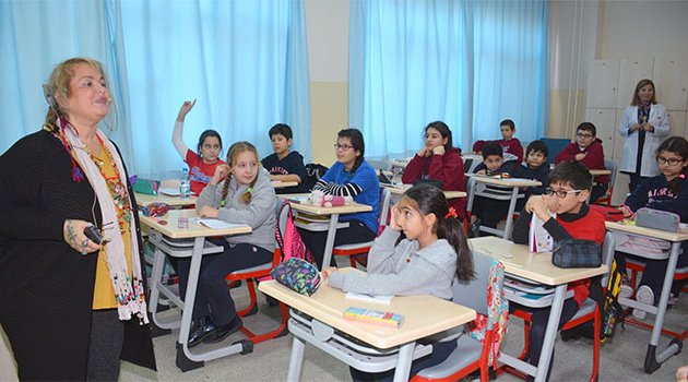 Çocuk edebiyatının ünlü isminden öğrencilere “Şiir Atölyesi” dersi