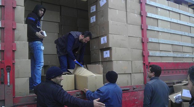 Çocuk kıyafeti arasında 250 bin paket kaçak sigara