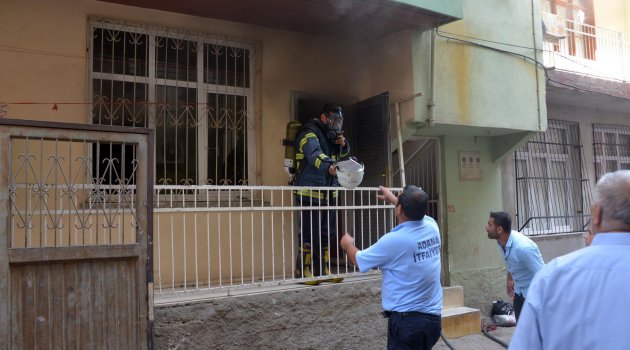 Çocuklarını evde sanıp  alevlerin içine girdi