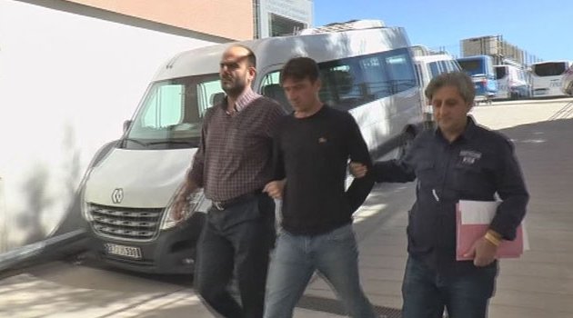 Çocuklarının gözleri önünde karısını bıçakladı