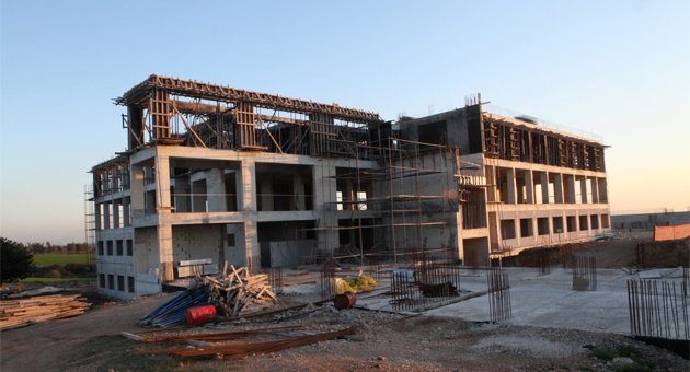 ÇÜ Anaokulu ve Hukuk Fakültesi inşaatları devam ediyor