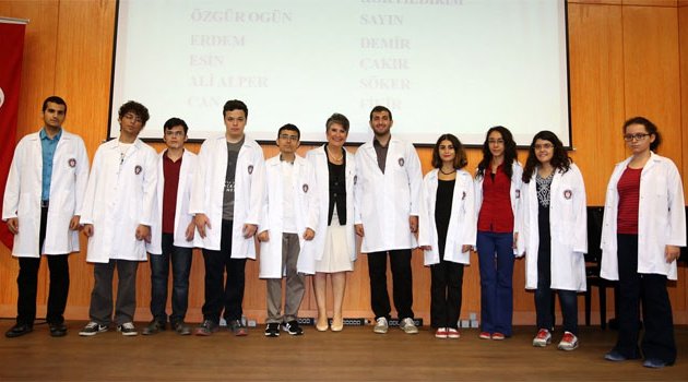 ÇÜ’de 268 doktor adayı beyaz önlüklerini giydi
