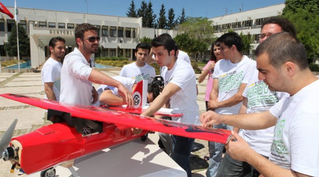 ÇÜ’de öğrenciler insansız hava aracı yaptı