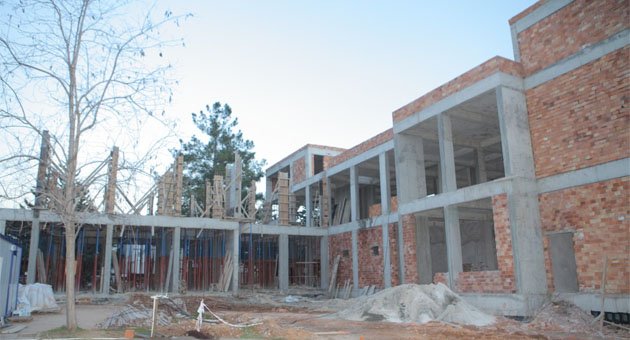 ÇÜ Dış İlişkiler ile Sağlıklı Yaşam ve Spor Merkezi inşaatları sürüyor