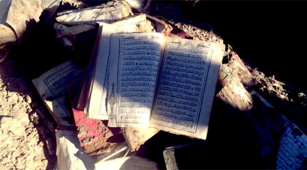 Çukurdan onlarca Kur'an-ı Kerim çıktı