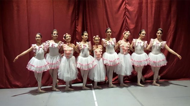 Çukurova Üniversiteli Balerinler İzmir’de ayakta alkışlandı