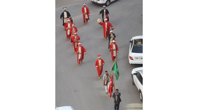 Damat gelini almaya mehteran takımıyla geldi