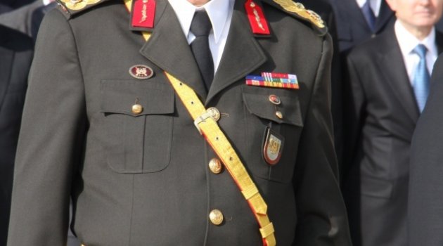 Darbeci hainlere maaş ve ikramiye