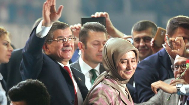 Davutoğlu istifa etti, Twitter'dan ünvanlarını kaldırdı