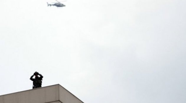 Davutoğlu’nun Adana  mitinginde polis kuş uçurtmadı