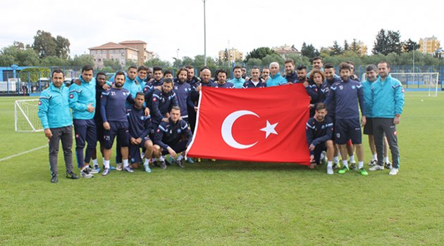 Demirspor’dan teröre Türk Bayraklı tepki