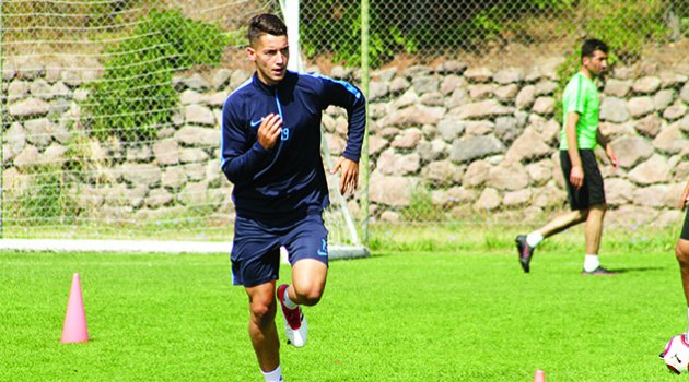 Demirspor'da yeni transferler  takımla çalışmalara başladı