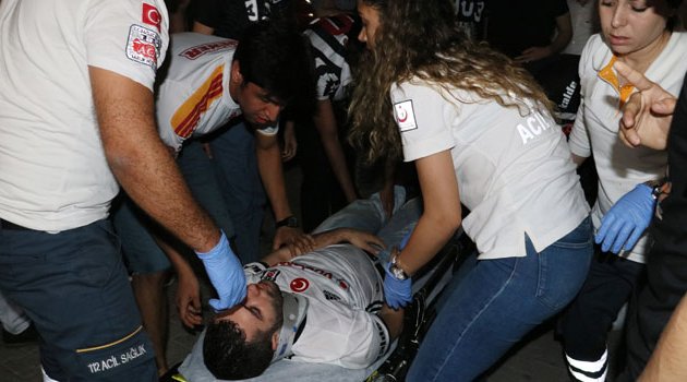 Derbi maçı kanlı bitti! 3 yaralı