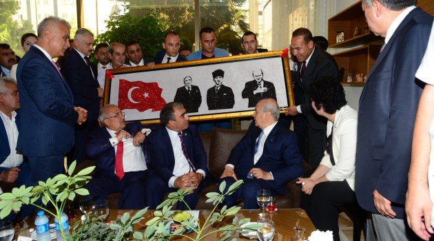 Devlet Bahçeli’ye sürpriz hediye