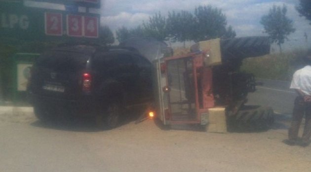 Devrilen traktörden burnu bile kanamadan çıktı