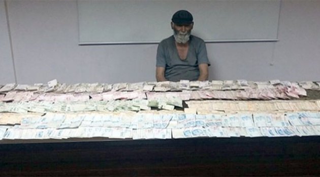 Dilencinin üzerinden çıkan parayı 8 zabıta saydı