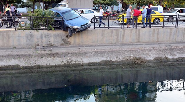 Direksiyon hakimiyetini kaybetti kaza yaptı