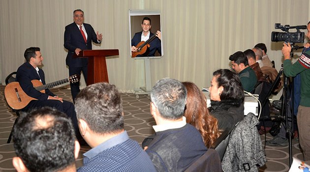 Dişhekimlerine gitar dinletisi