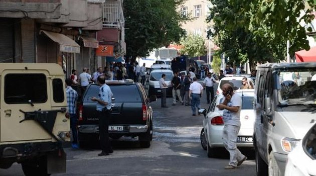 Diyarbakır'da hain pusu: 1 polis şehit