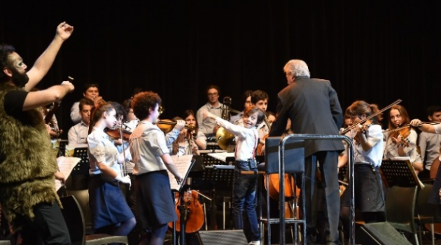 Doğuş Çocuk Senfoni Orkestrası'nın Onuncu Yıl Konserine Ünlüler Çocuklarıyla Katıldı