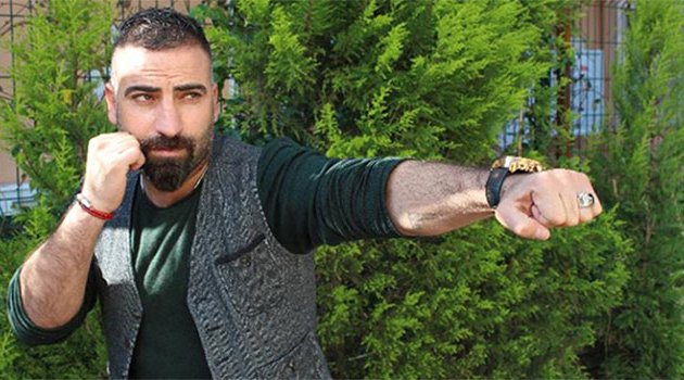 Dolandırıcılar dünya kick boks şampiyonuna denk geldi!