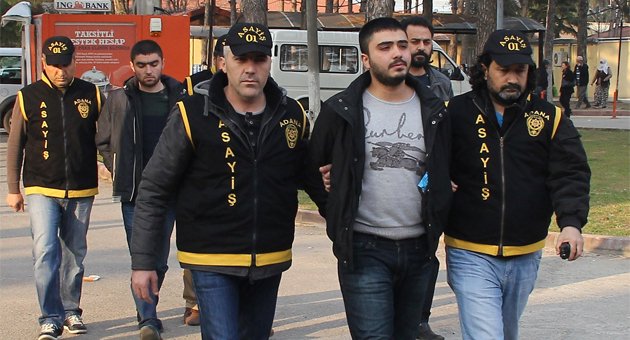 Dolmuş gaspçısı suç makinesi çıktı