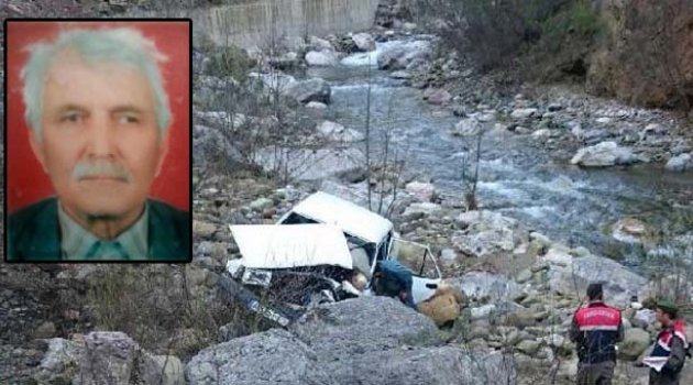 Domuza çarpmamak için manevra yapınca dere yatağına uçtu