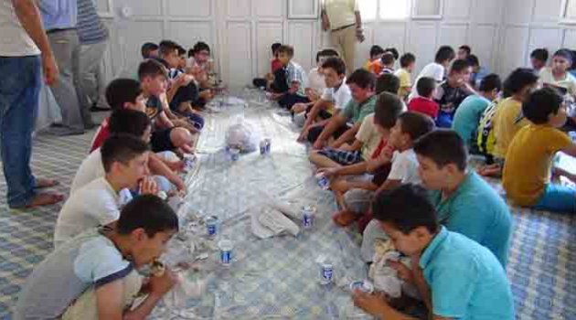 Dondurma, döner ve tatlı ikramlı Kur’an kursu