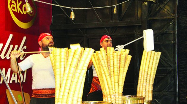 Dondurma TIR’ı 1 ton dondurma dağıttı